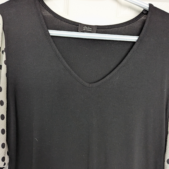 🎈Storm Women's (Size Medium) Black V-Neck Top With Polka Dot Puff Sleeves - Picture 2 of 12
